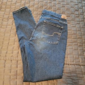 NWOT Levi Signature Gold shaping skinny jeans